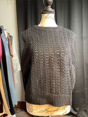 Universal Thread Black Open-Stitch Crewneck Sweater Vest